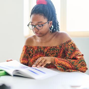 Bijles huiswerkbegeleiding, studiebegeleiding of basisonderwijs met Thalya